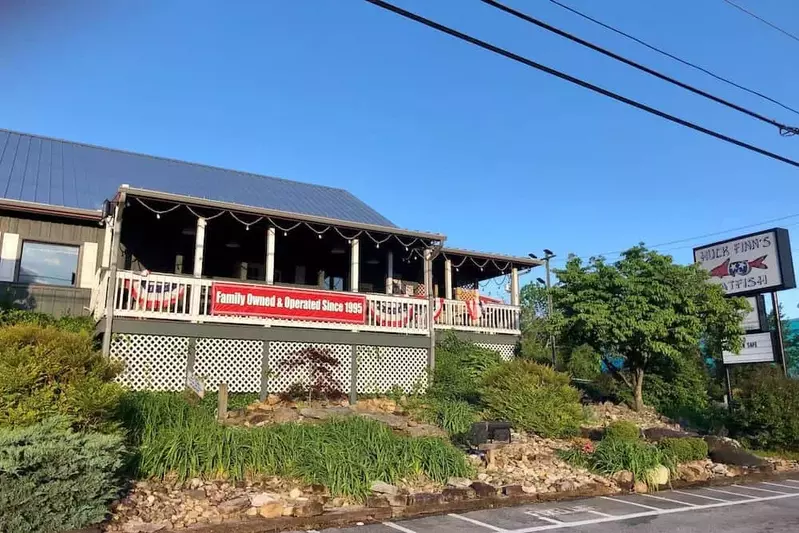 huck finn's catfish cabin pigeon forge