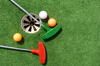 mini golf clubs and balls